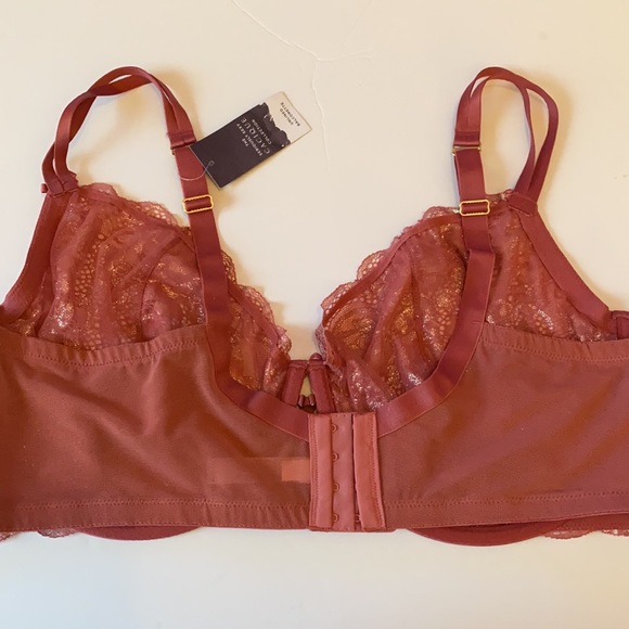 Cacique Intimates & Sleepwear Cacique Metallic Lace Bra
